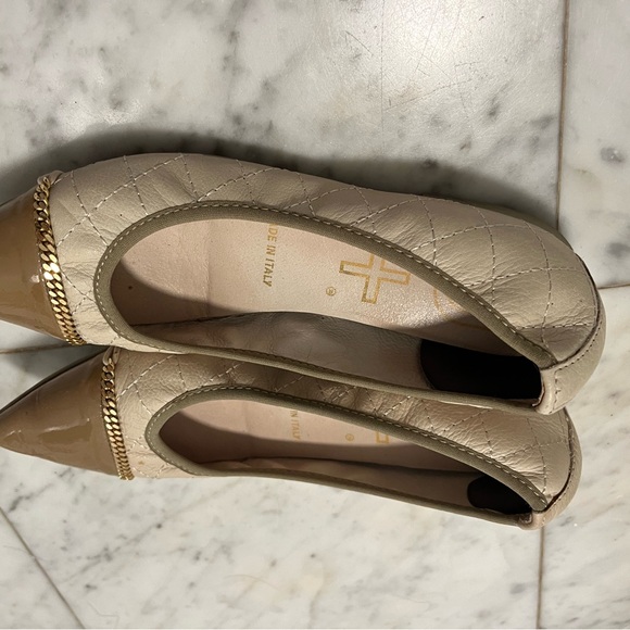 Flats - Picture 2 of 3